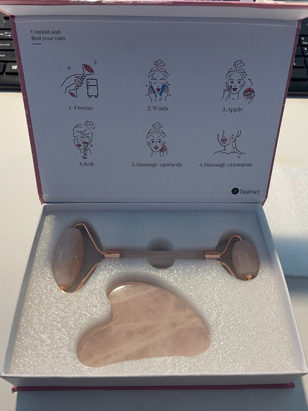 💖 Icy Me Rose Quartz Roller + Gua Sha Set — New in Box! 💖